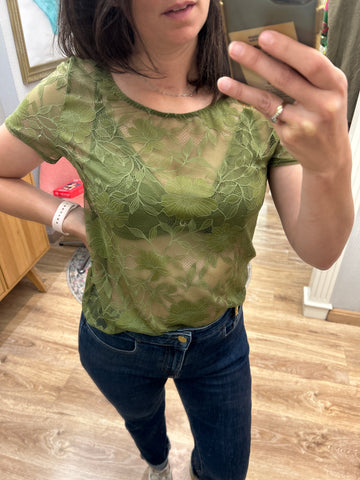 Top manche courte en dentelle Vert mousse Dentelle Rebelle