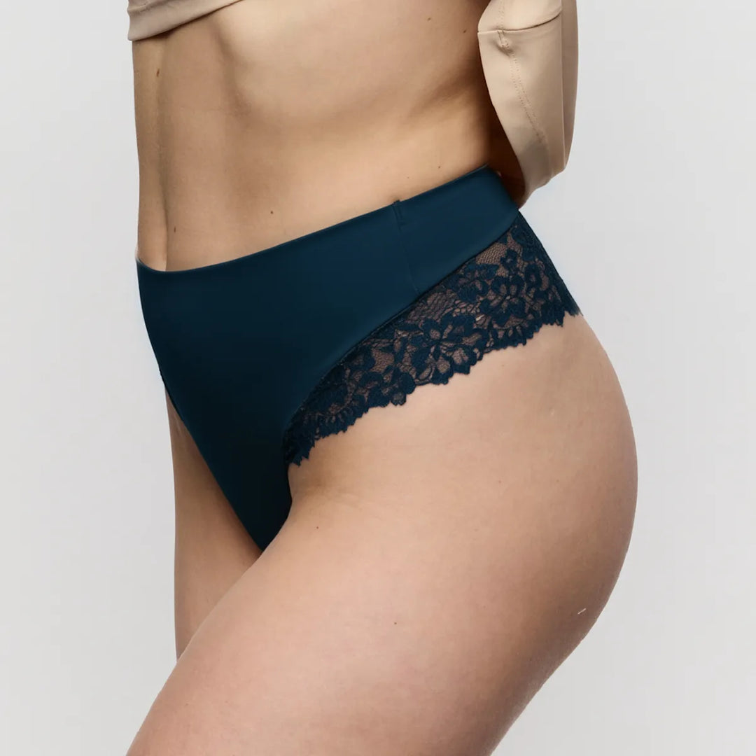 String Color Studio dentelle Velvet blue