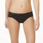 slip uni noir ligne Oxygène de la marque Lou lingerie. Ne marque pas sous les vêtements