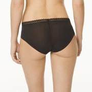 culotte noir uni, ne marque pas sous les vêtements grâce à la découpe laser.Ligne oxygène de la marque Lou lingerie 