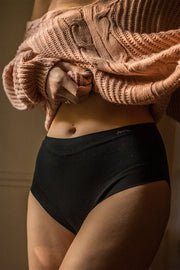 Culotte Janira haute en coton noir, modèle coton band. Ne marque pas sous les vêtements