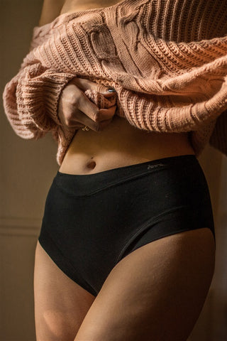 Culotte Janira haute en coton noir, modèle coton band. Ne marque pas sous les vêtements