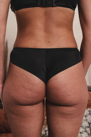 Tanga noir bouquet de fleur