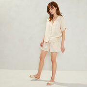 Tenue détente short beige coton crépon